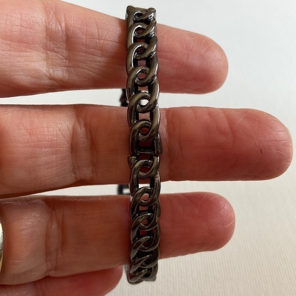 ⭐️Free w/ Purchase! Lia Sophia Interlink Bracelet Hematite - Picture 2 of 6